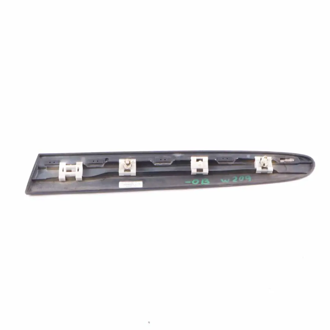 Modanatura del quarto posteriore destro Nero Ossidiana per Mercedes C209 con numero di parte A2096902662 Mercedes C209 Modanatura del quarto posteriore destro Nero Ossidiana - SKU A2096902662-OB - Numero di parte A2096902662