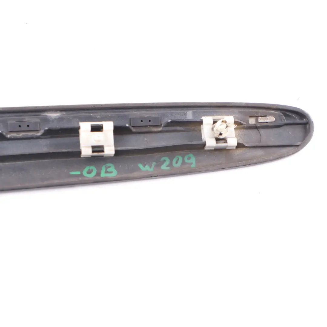Modanatura del quarto posteriore destro Nero Ossidiana per Mercedes C209 con numero di parte A2096902662 Mercedes C209 Modanatura del quarto posteriore destro Nero Ossidiana - SKU A2096902662-OB - Numero di parte A2096902662
