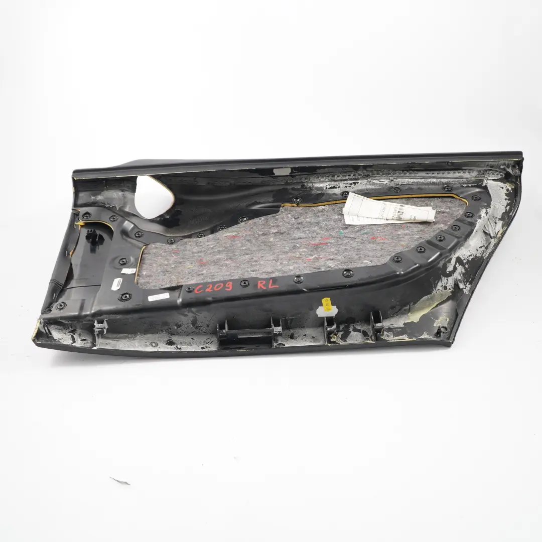 Rivestimento laterale posteriore sinistro Pannello pelle nero per Mercedes CLK C209 con numero di parte A2096902726 Mercedes CLK C209 Rivestimento laterale posteriore sinistro Pannello pelle nero - SKU A2096902726 - Numero di parte A2096902726