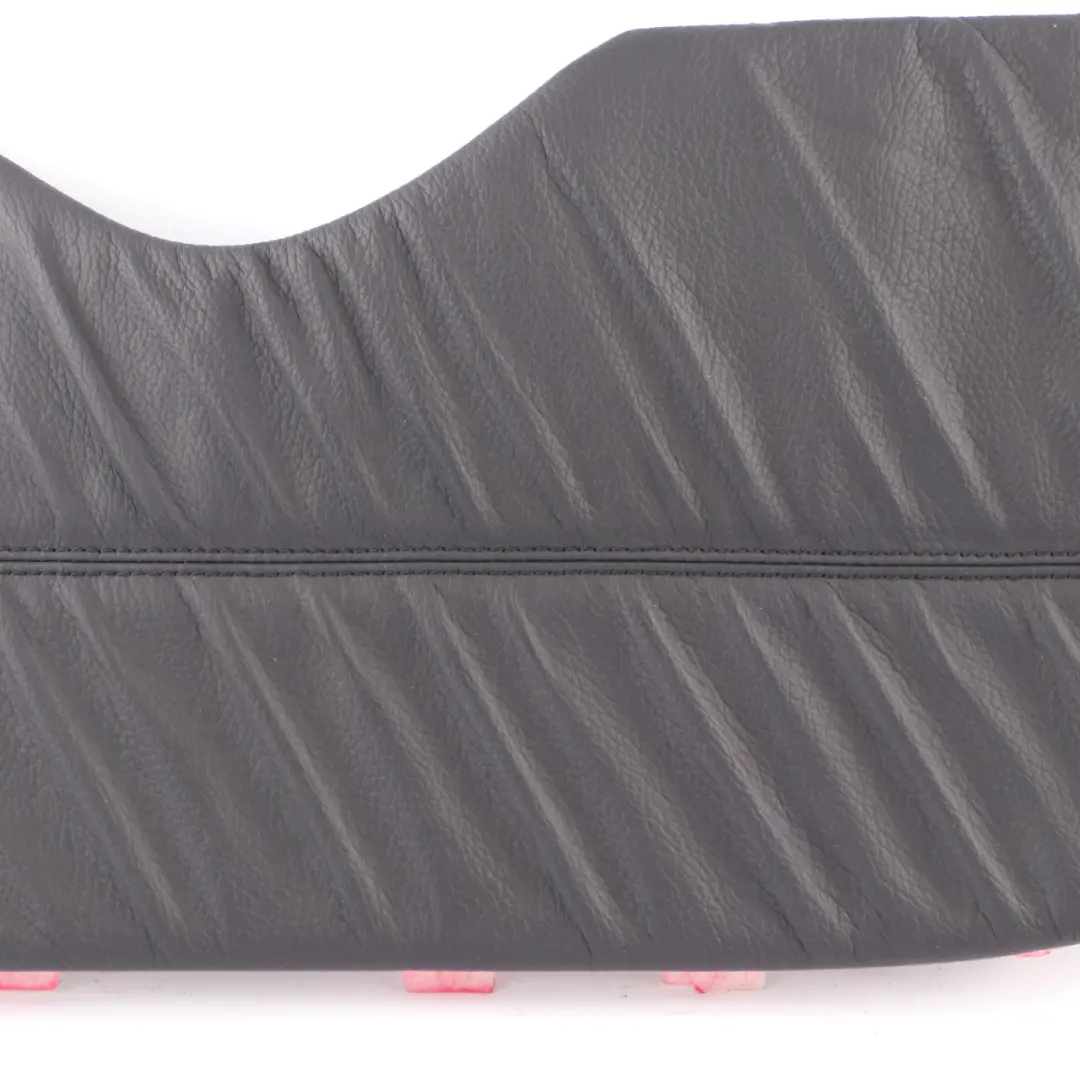 Habillage latéral Mercedes A209 Panneau latéral arrière droit en cuir noir pour à propos du numéro de pièce A2096906026 Habillage latéral Mercedes A209 Panneau latéral arrière droit en cuir noir - SKU A2096906026 - Numéro de pièce A2096906026