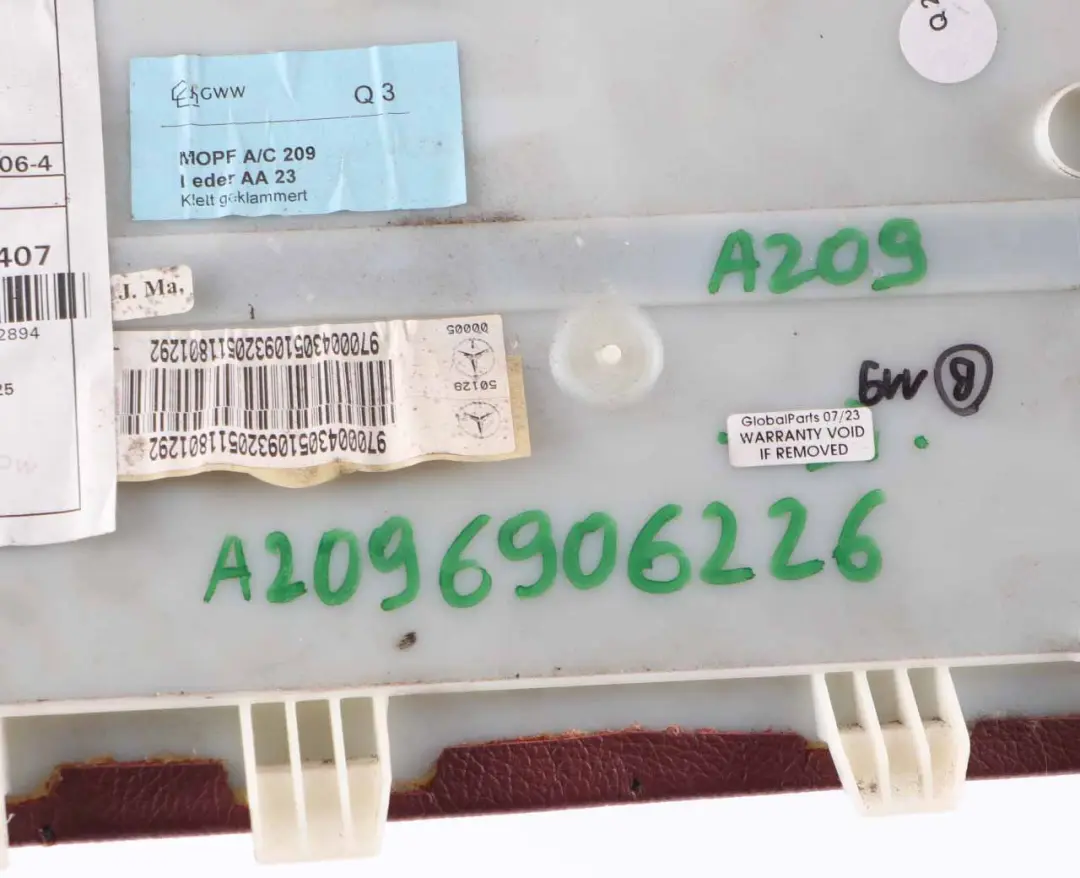 Lateral Panel Mercedes A209 Convertible Rear Right O/S Quarter Finisher Trim Red to with Part number A2096906226 Lateral Panel Mercedes A209 Convertible Rear Right O/S Quarter Finisher Trim Red - SKU A2096906226 - Part number A2096906226