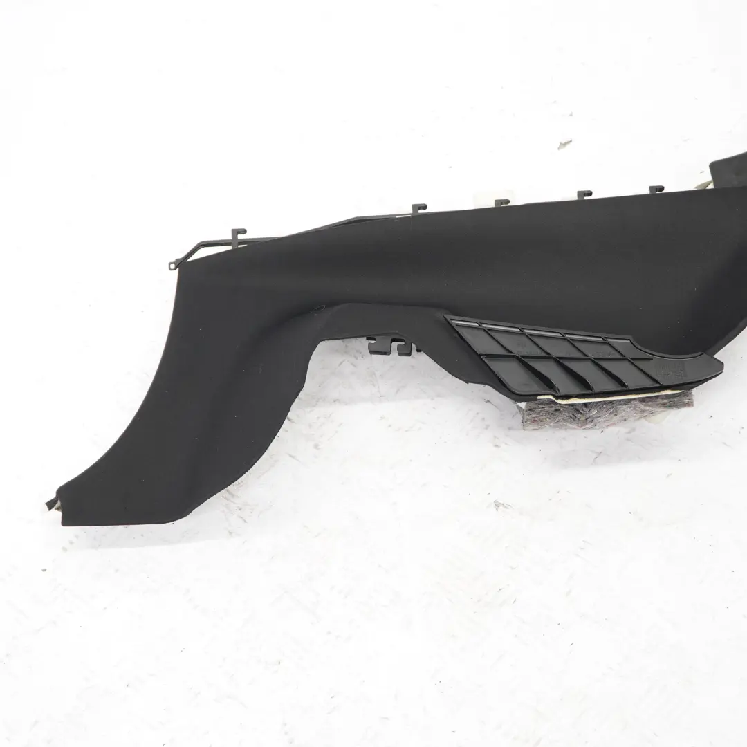 Rivestimento inferiore laterale posteriore destro tessuto nero per Mercedes C209 con numero di parte A2096908025 Mercedes C209 Rivestimento inferiore laterale posteriore destro tessuto nero - SKU A2096908025 - Numero di parte A2096908025