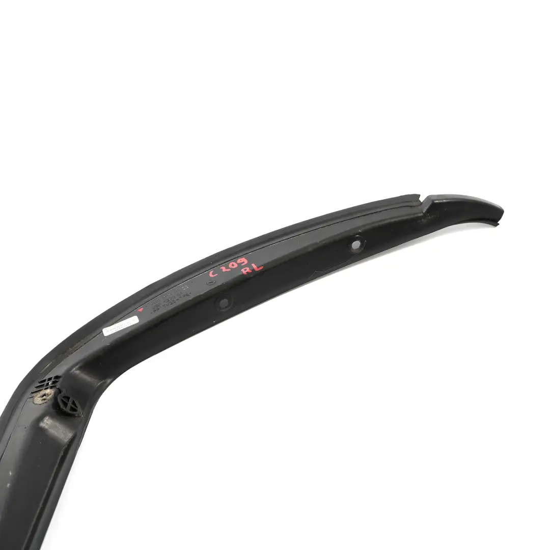 Portellone posteriore sinistro Rivestimento per Mercedes CLK C209 W209 con numero di parte A2096930133 Mercedes CLK C209 W209 Portellone posteriore sinistro Rivestimento - SKU A2096930133 - Numero di parte A2096930133