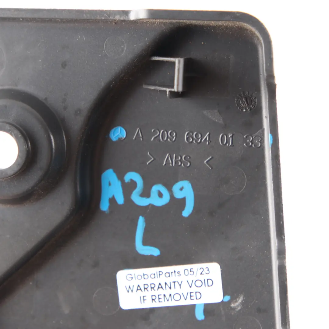 Embellecedor Maletero Piso Izquierdo Cubremaletero para Mercedes W209 con número de pieza A2096940133 Mercedes W209 Embellecedor Maletero Piso Izquierdo Cubremaletero - SKU A2096940133 - Número de pieza A2096940133