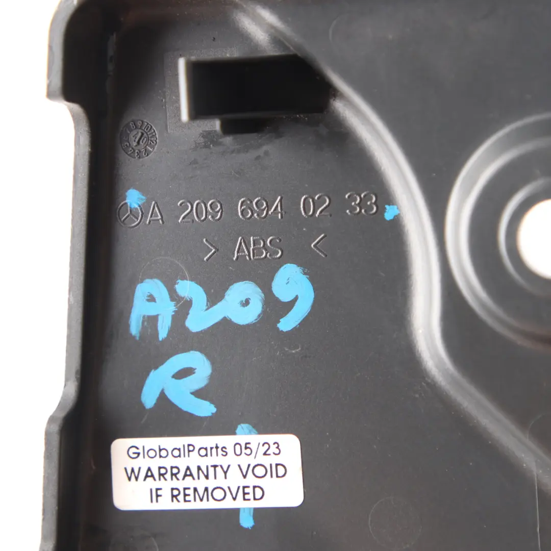 Mercedes W209 Embellecedor Maletero Convertible Piso Derecho Cubremaletero - SKU A2096940233 - Número de pieza A2096940233