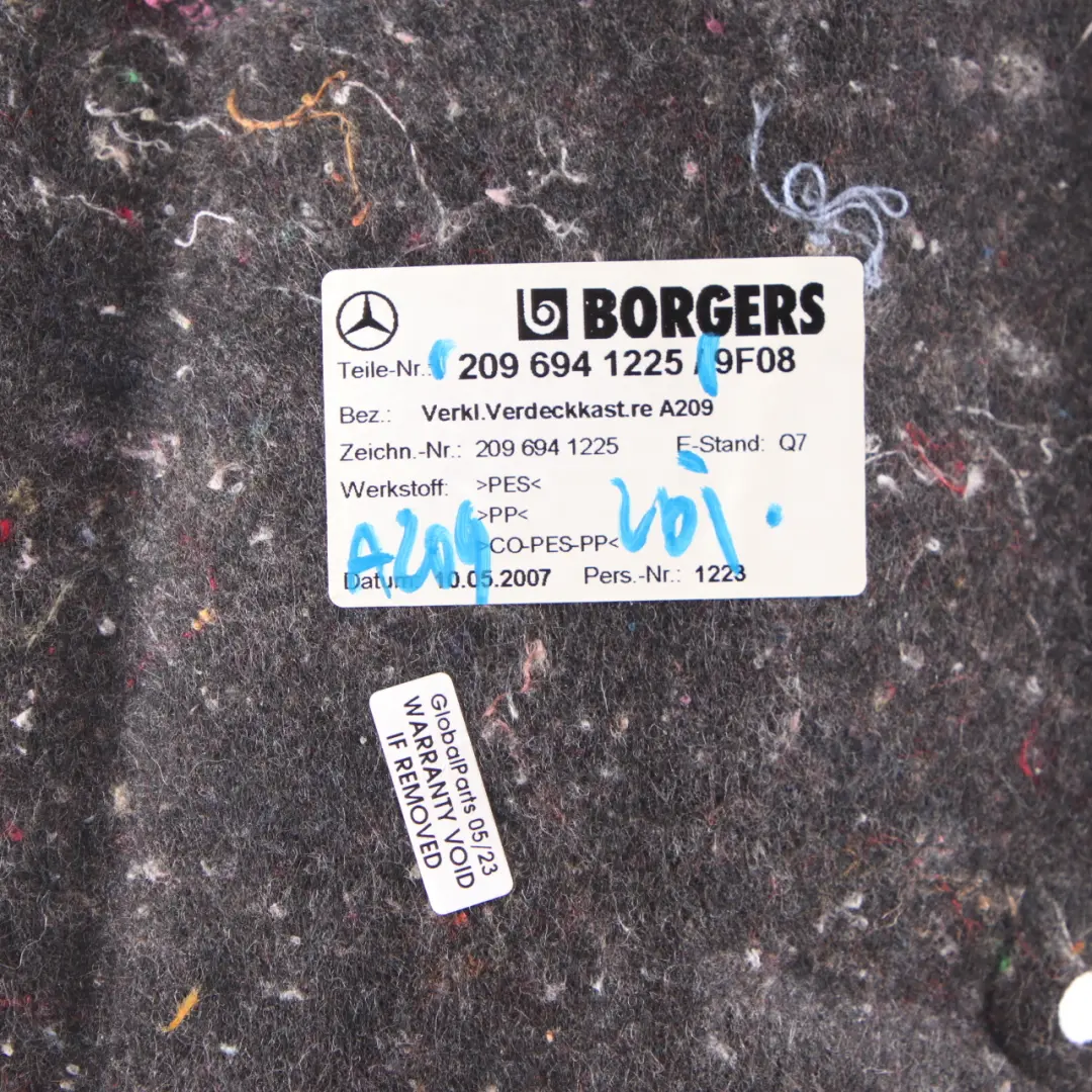 Bagagliaio Baule Destro Pannello Laterale per Mercedes A209 con numero di parte A2096941225 Mercedes A209 Bagagliaio Baule Destro Pannello Laterale - SKU A2096941225 - Numero di parte A2096941225