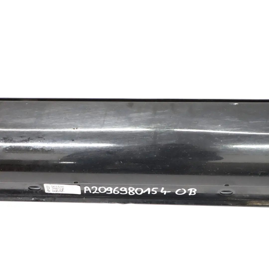 Mercedes W209 jupe latérale gauche couvre seuil de porte noir obsidien - 197 - SKU A2096980154-OB - Numéro de pièce A2096980154