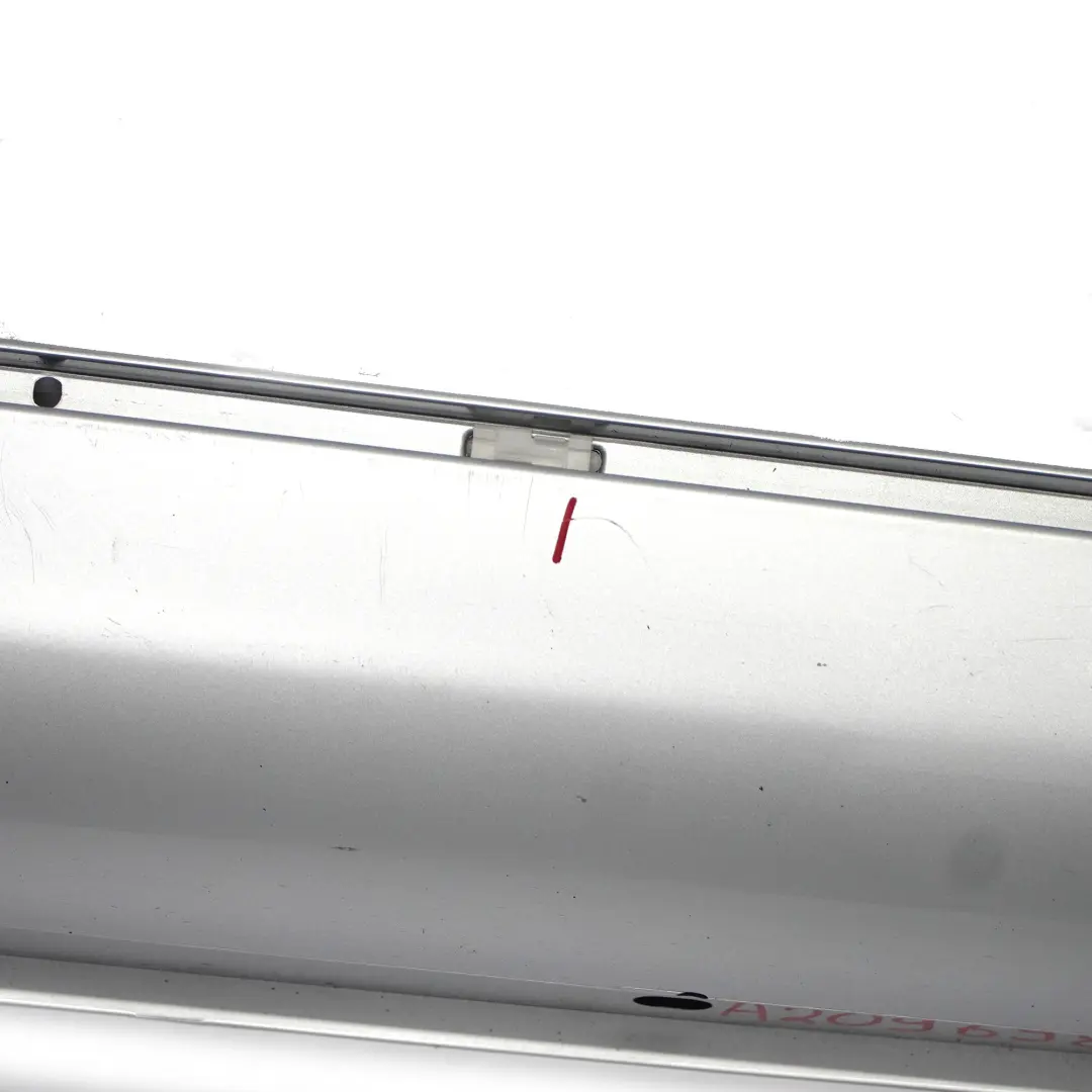 Faldón lateral derecho Cubre umbral de puerta Iridium Silver - 775 para Mercedes W209 con número de pieza A2096980254 Mercedes W209 Faldón lateral derecho Cubre umbral de puerta Iridium Silver - 775 - SKU A2096980254-IRS - Número de pieza A2096980254