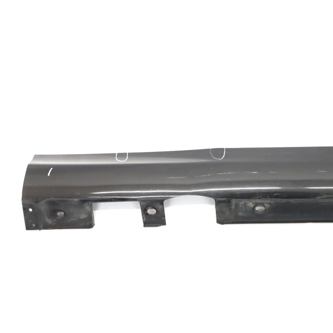 Mercedes W209 Faldón lateral derecho Cubre umbral de puerta Negro obsidiana 197 - SKU A2096980254-OB - Número de pieza A2096980254