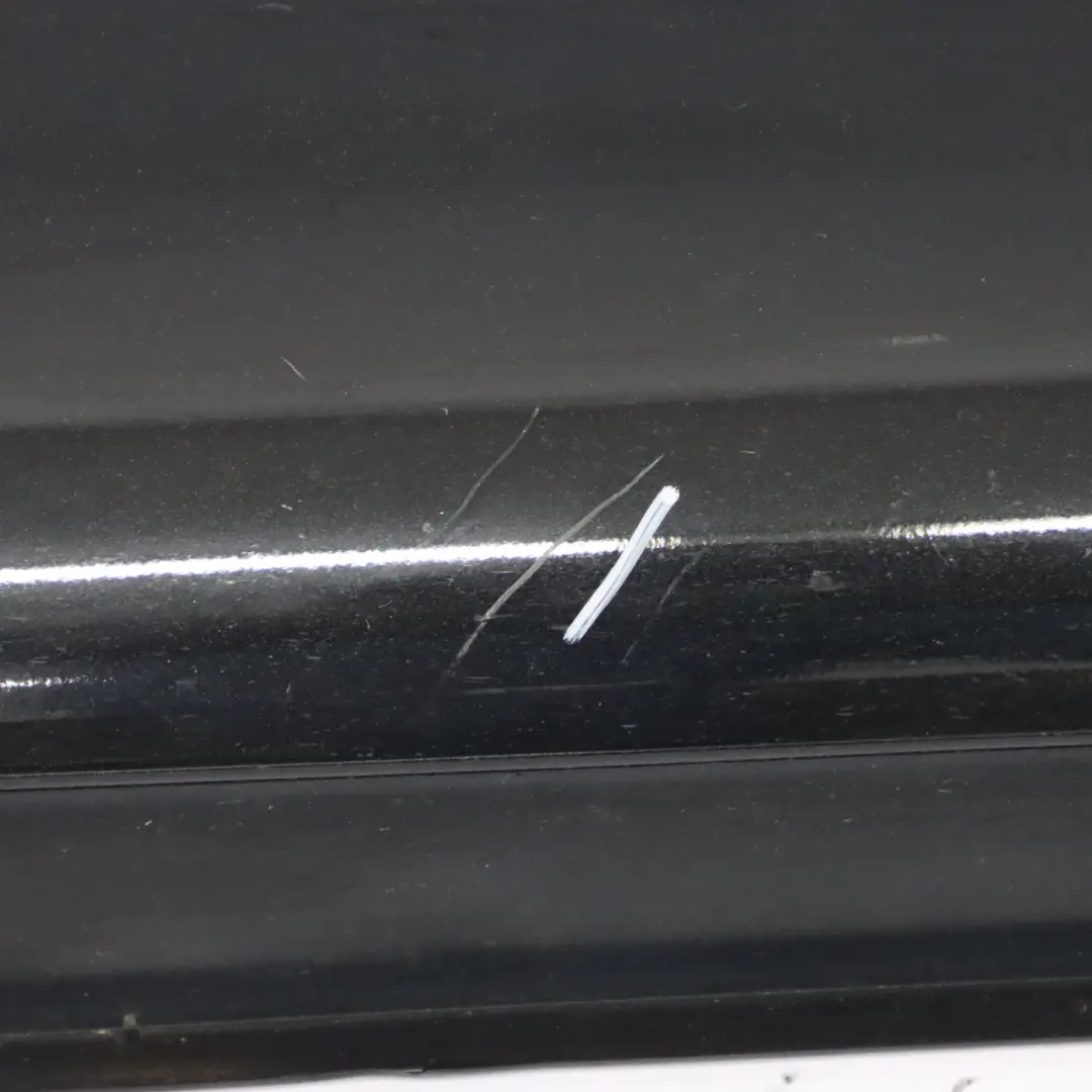 Seitenschwellerabdeckung rechts Obsidian Schwarz - 197 für Mercedes CLK C209 mit Teilenummer A2096980454 Mercedes CLK C209 Seitenschwellerabdeckung rechts Obsidian Schwarz - 197 - SKU A2096980454-OB1 - Teilenummer A2096980454