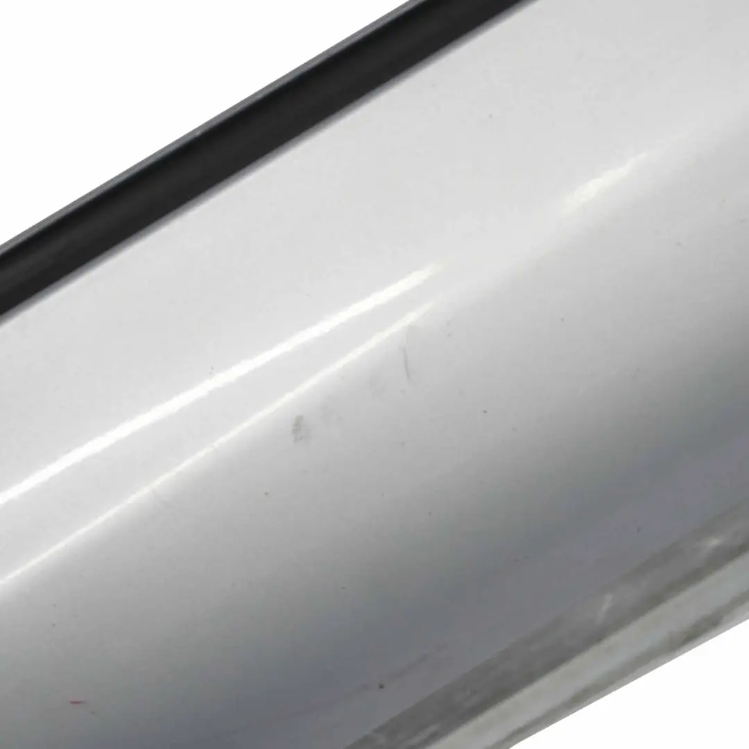 Bas de Porte Couverture Seuil Droite Tellurium Silver - 762 pour Mercedes CLK C209 à propos du numéro de pièce A2096980454 Mercedes CLK C209 Bas de Porte Couverture Seuil Droite Tellurium Silver - 762 - SKU A2096980454-TES - Numéro de pièce A2096980454