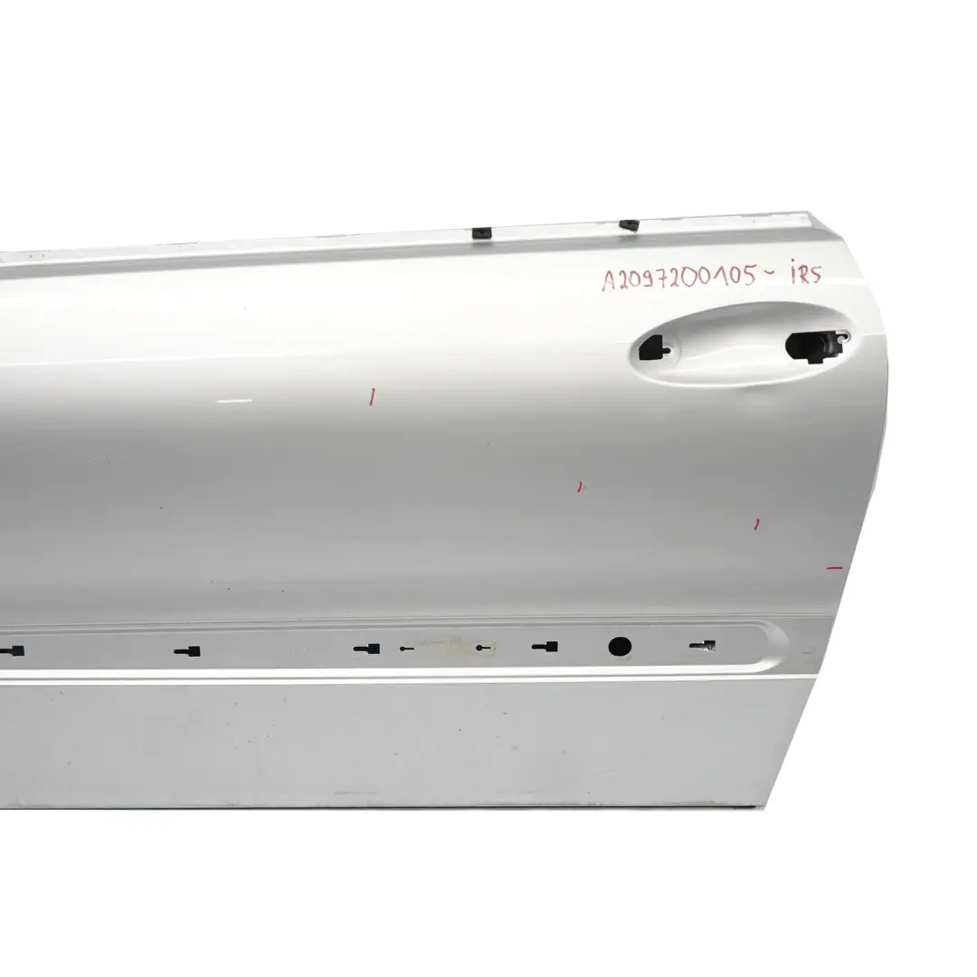 Puerta Delantera Izquierda Iridium Silver Metallic - 775 para Mercedes CLK W209 con número de pieza A2097200105 Mercedes CLK W209 Puerta Delantera Izquierda Iridium Silver Metallic - 775 - SKU A2097200105-IRS - Número de pieza A2097200105