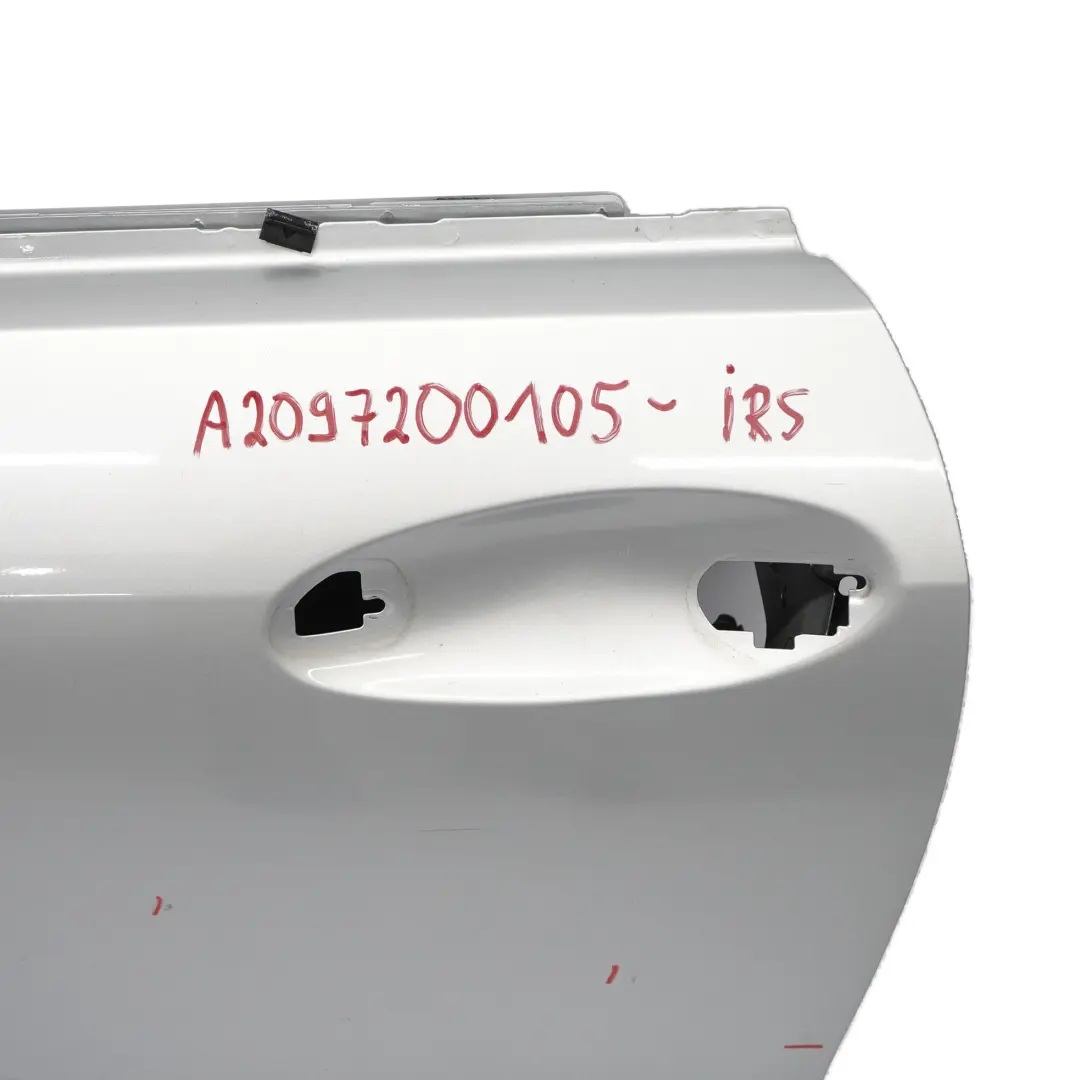 Porta anteriore sinistra Iridium Silver Metallic - 775 per Mercedes CLK W209 con numero di parte A2097200105 Mercedes CLK W209 Porta anteriore sinistra Iridium Silver Metallic - 775 - SKU A2097200105-IRS - Numero di parte A2097200105
