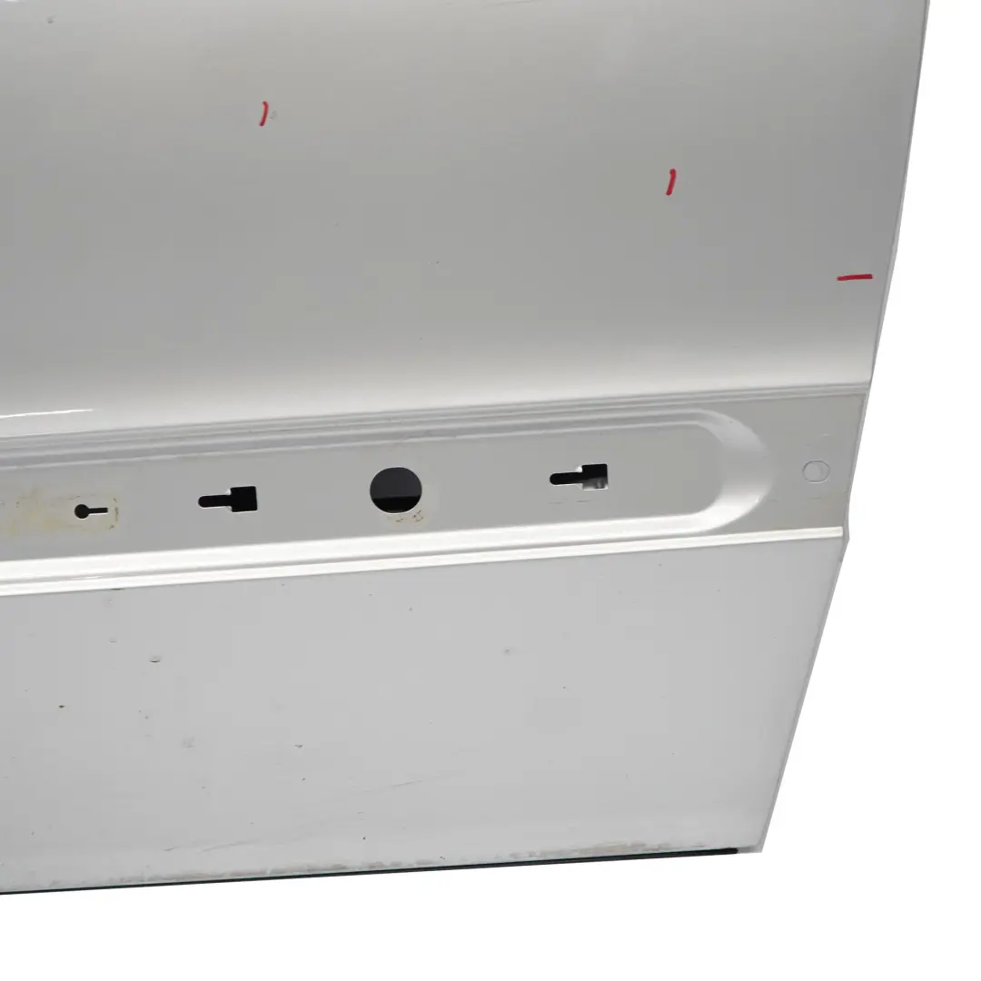 Porta anteriore sinistra Iridium Silver Metallic - 775 per Mercedes CLK W209 con numero di parte A2097200105 Mercedes CLK W209 Porta anteriore sinistra Iridium Silver Metallic - 775 - SKU A2097200105-IRS - Numero di parte A2097200105