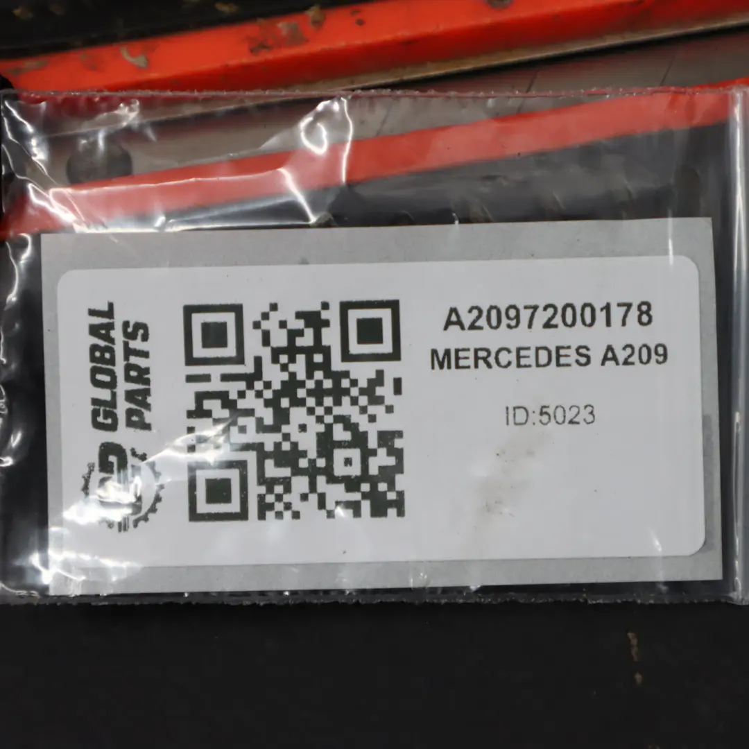 Mercedes A209 Guarnizione finestrino porta anteriore sinistra - SKU A2097200178 - Numero di parte A2097200178