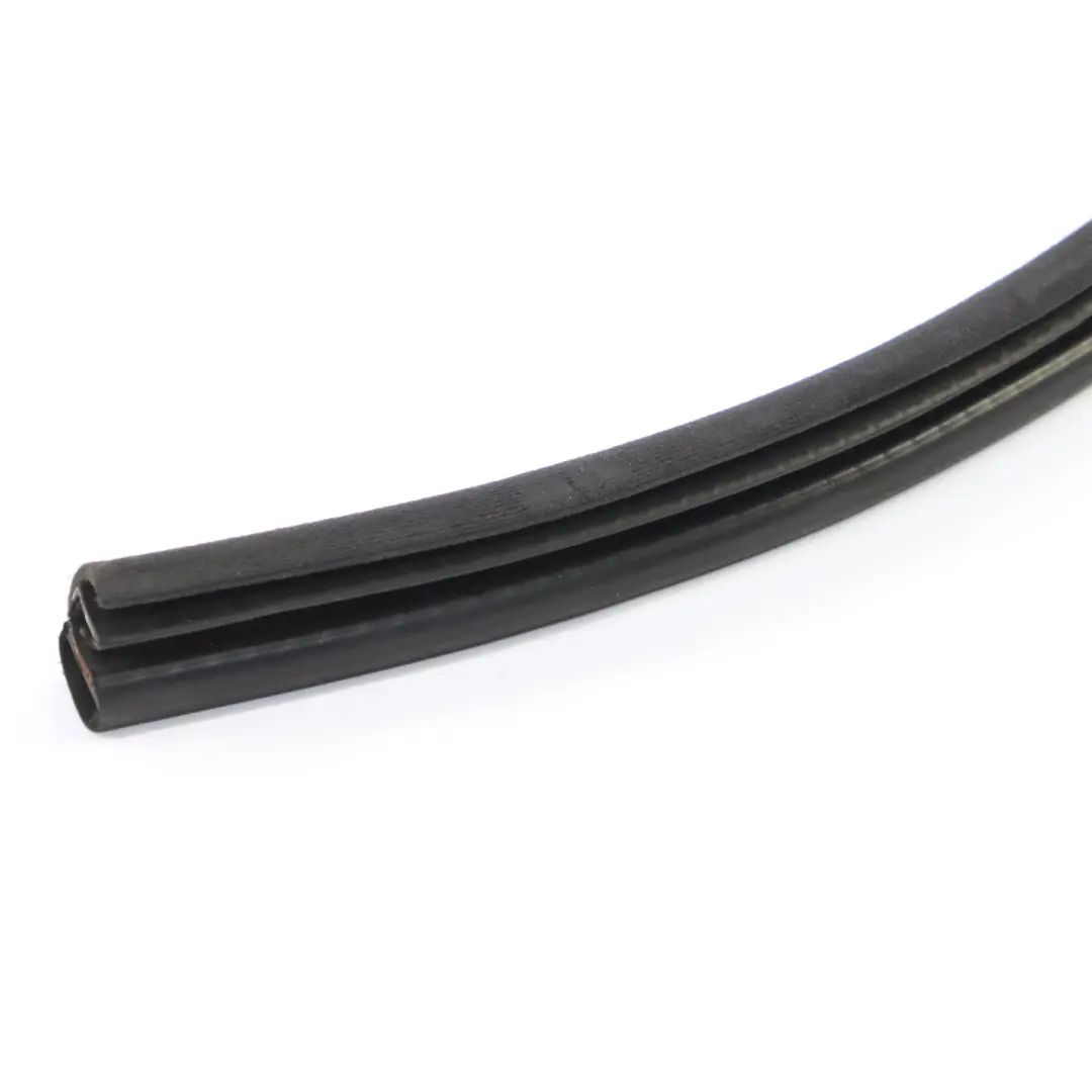 Joint de vitre de porte avant gauche pour Mercedes A209 à propos du numéro de pièce A2097200178 Mercedes A209 Joint de vitre de porte avant gauche - SKU A2097200178 - Numéro de pièce A2097200178