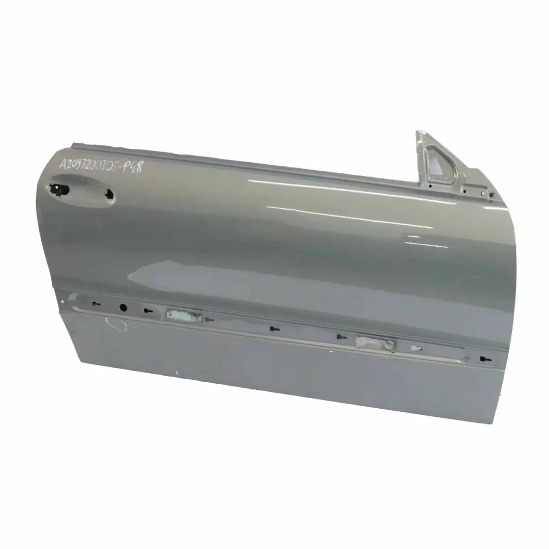 Puerta Delantera Derecha Gris Perlita Metalizado - 747 para Mercedes W209 con número de pieza A2097200205 Mercedes W209 Puerta Delantera Derecha Gris Perlita Metalizado - 747 - SKU A2097200205-PGR - Número de pieza A2097200205