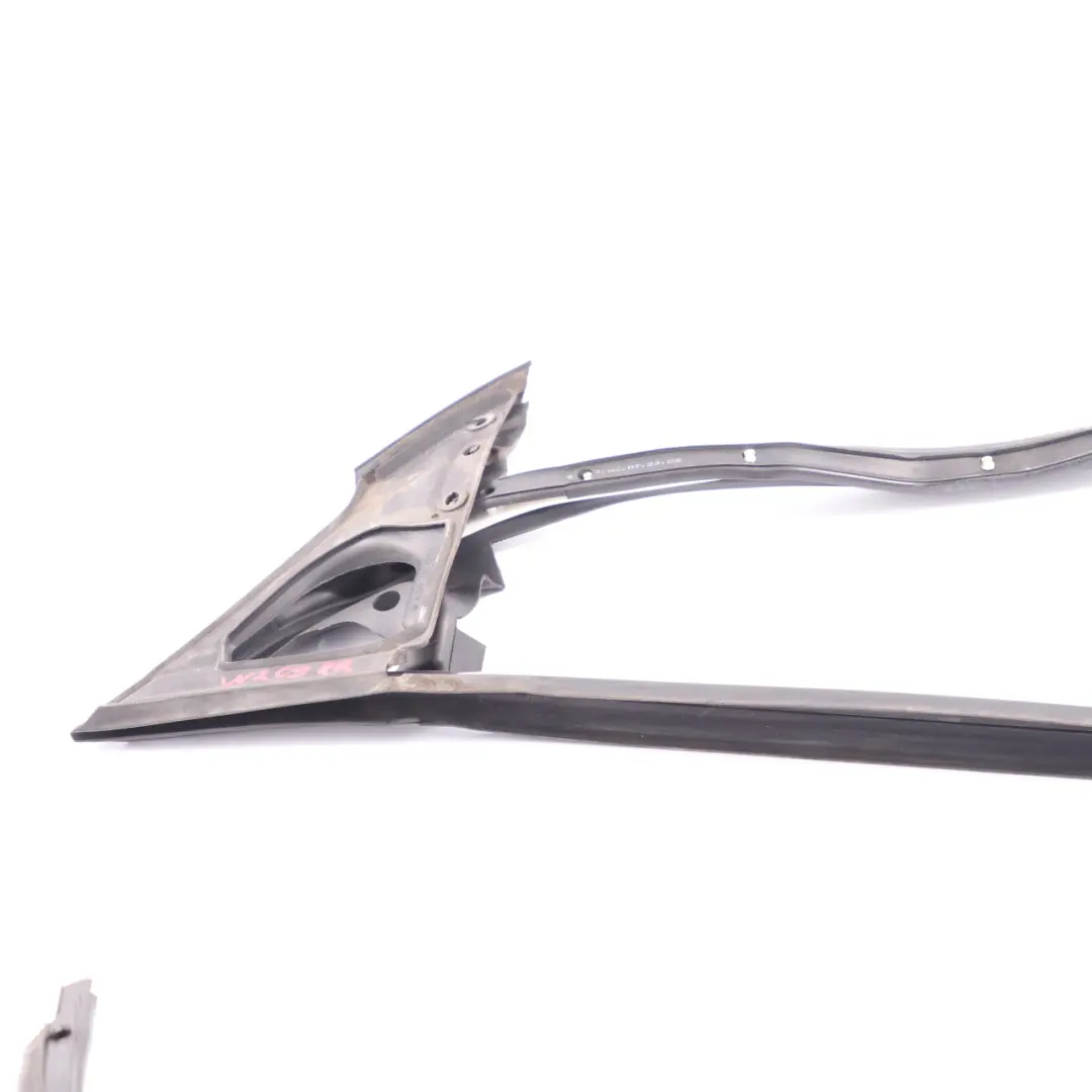 Guarnizione Finestra Porta Anteriore Destra Telaio per Mercedes CLK W209 con numero di parte A2097200278 Mercedes CLK W209 Guarnizione Finestra Porta Anteriore Destra Telaio - SKU A2097200278 - Numero di parte A2097200278