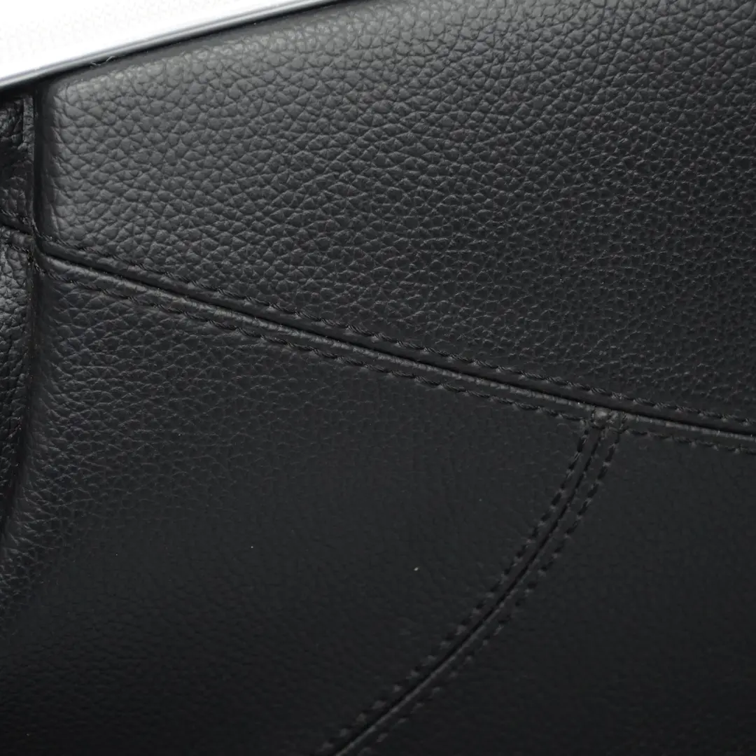 Türkarte vorne rechts Türverkleidung Trim Panel Schwarz für Mercedes CLK C209 mit Teilenummer A2097200472 Mercedes CLK C209 Türkarte vorne rechts Türverkleidung Trim Panel Schwarz - SKU A2097200472 - Teilenummer A2097200472