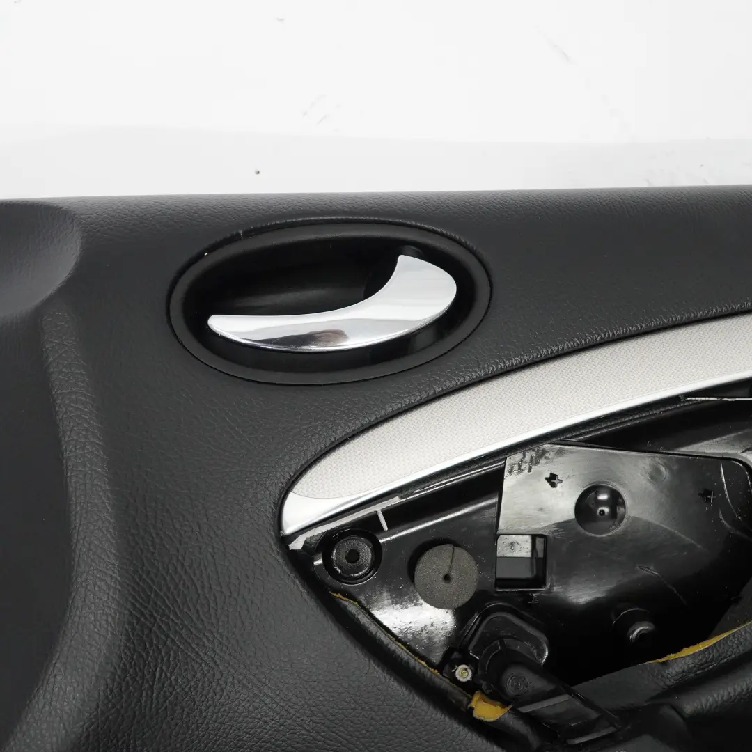 Tarjeta de Puerta Delantera Derecha Panel Puerta Negro para Mercedes CLK C209 con número de pieza A2097200472 Mercedes CLK C209 Tarjeta de Puerta Delantera Derecha Panel Puerta Negro - SKU A2097200472 - Número de pieza A2097200472