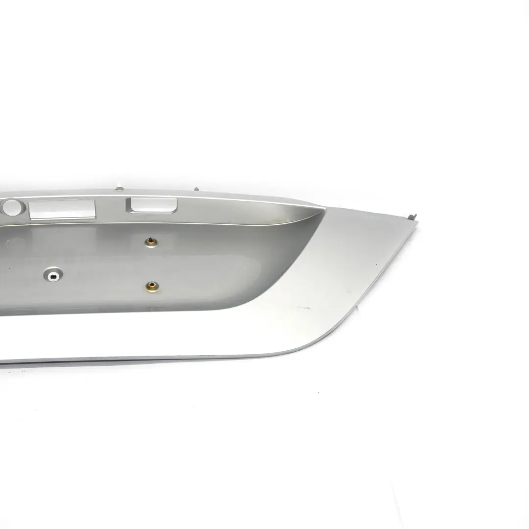 Embellecedor matrícula trasera maletero Mercedes C209 Plata Iridium para con número de pieza A2097500081 Embellecedor matrícula trasera maletero Mercedes C209 Plata Iridium - SKU A2097500081-IRS - Número de pieza A2097500081