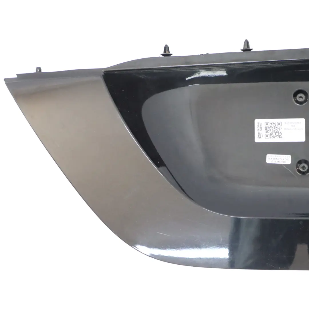 Heckkofferraum Nummernschildverkleidung Obsidianschwarz - 197 für Mercedes CLK C209 mit Teilenummer A2097500081 Mercedes CLK C209 Heckkofferraum Nummernschildverkleidung Obsidianschwarz - 197 - SKU A2097500081-OB - Teilenummer A2097500081