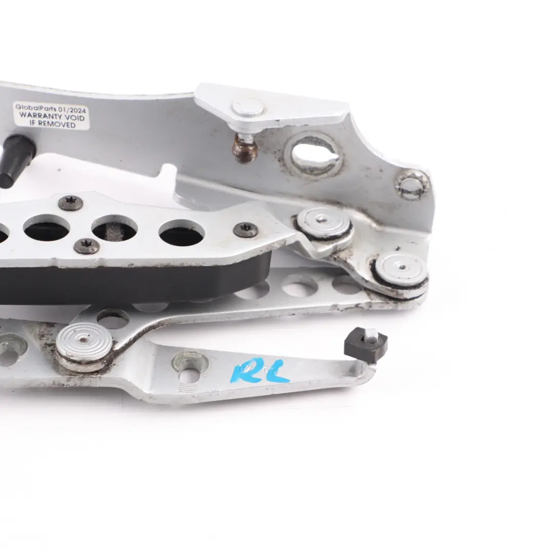Cerniera Bagagliaio Posteriore Sinistra Argento Iridio per Mercedes W209 con numero di parte A2097500128 Mercedes W209 Cerniera Bagagliaio Posteriore Sinistra Argento Iridio - SKU A2097500128-IRS - Numero di parte A2097500128