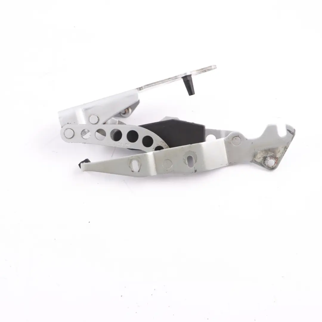 Charnière Coffre Arrière Gauche Argent Iridium pour Mercedes W209 à propos du numéro de pièce A2097500128 Mercedes W209 Charnière Coffre Arrière Gauche Argent Iridium - SKU A2097500128-IRS - Numéro de pièce A2097500128