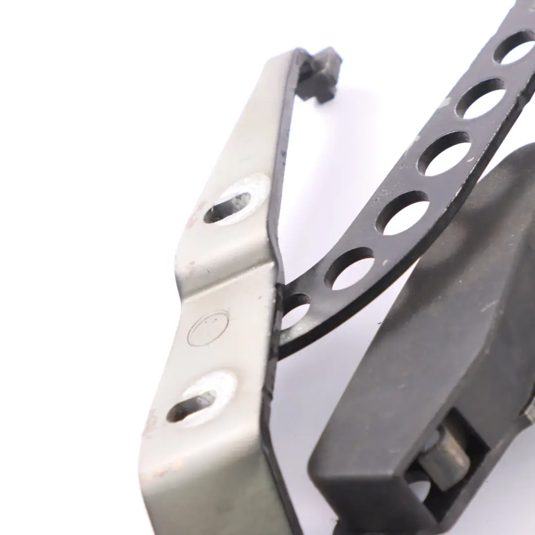 Kofferraum Deckel Scharnier links Obsidian Schwarz 197 für Mercedes A209 Cabrio mit Teilenummer A2097500128 Mercedes A209 Cabrio Kofferraum Deckel Scharnier links Obsidian Schwarz 197 - SKU A2097500128-OB - Teilenummer A2097500128