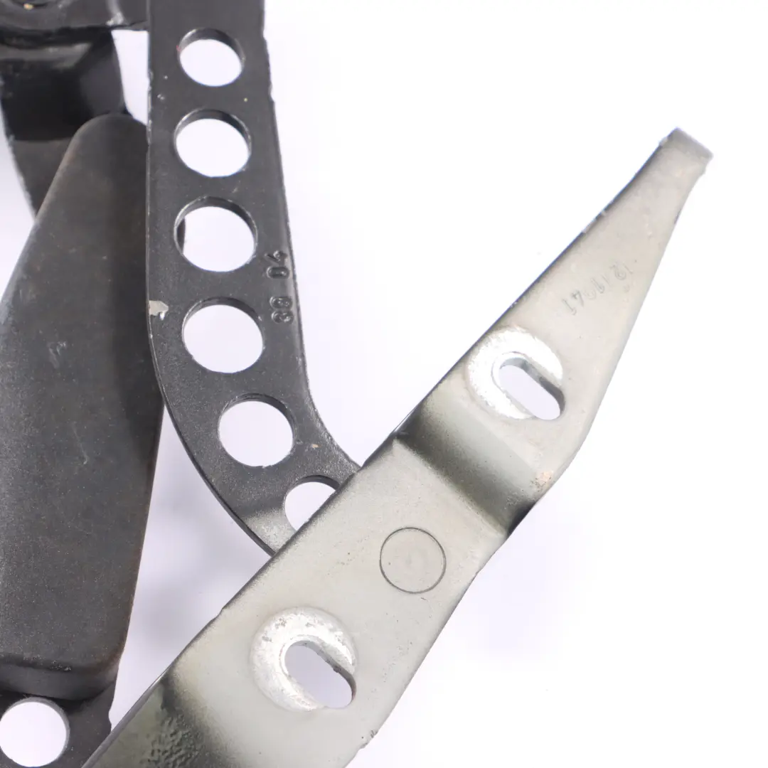 cerniera bagagliaio posteriore destro Obsidian Black Metallic 197 per Mercedes C209 con numero di parte A2097500228 Mercedes C209 cerniera bagagliaio posteriore destro Obsidian Black Metallic 197 - SKU A2097500228-OB - Numero di parte A2097500228