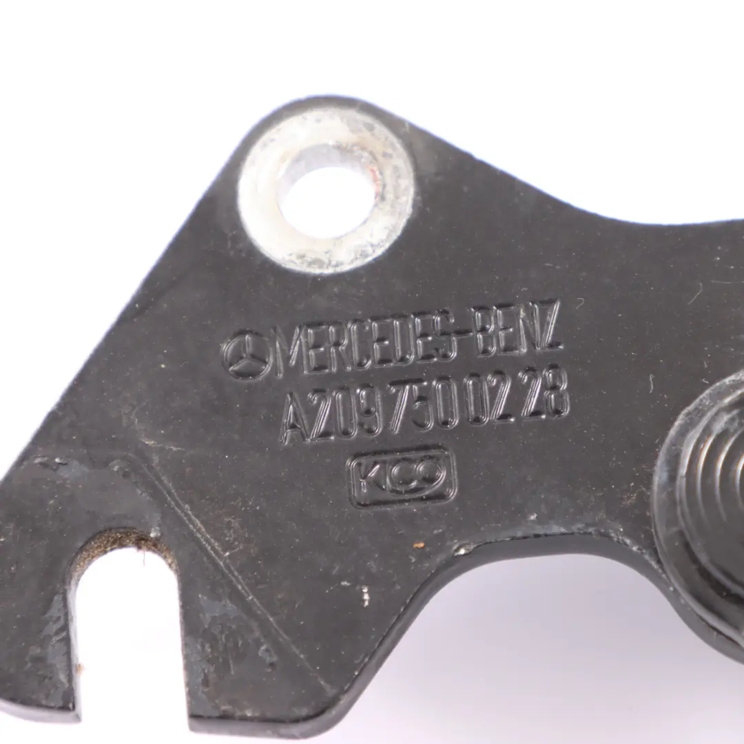 Charnière de coffre arrière droite Noir Obsidien Métallisé 197 pour Mercedes C209 à propos du numéro de pièce A2097500228 Mercedes C209 Charnière de coffre arrière droite Noir Obsidien Métallisé 197 - SKU A2097500228-OB - Numéro de pièce A2097500228