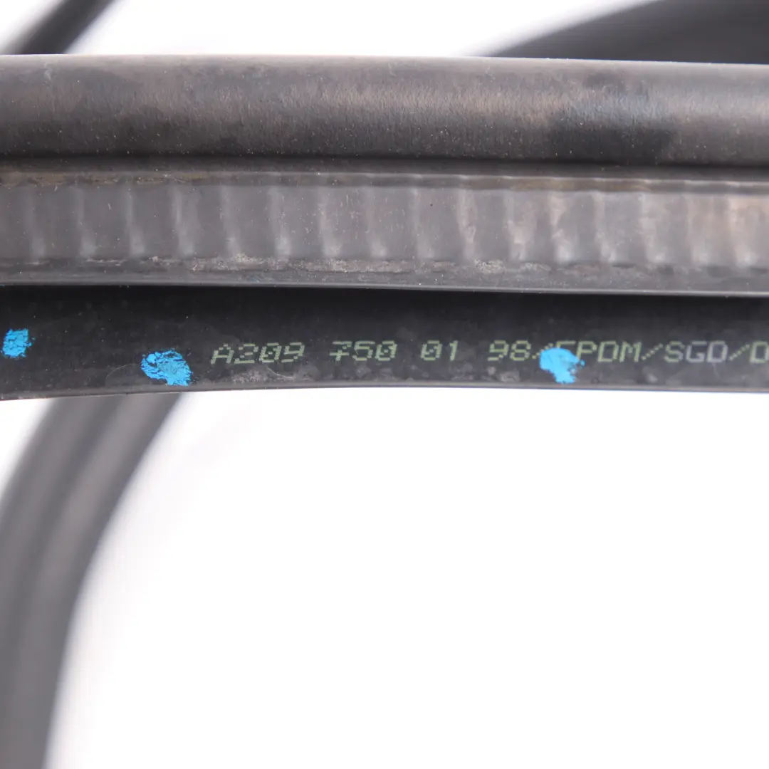 Joint d'étanchéité de cadre de hayon coffre cabriolet A2097500198 pour Mercedes W209 à propos du numéro de pièce A2097500798 Mercedes W209 Joint d'étanchéité de cadre de hayon coffre cabriolet A2097500198 - SKU A2097500798 - Numéro de pièce A2097500798