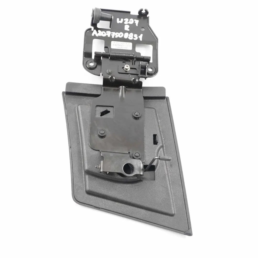 W207 Couvercle de charnière supérieure droite pour Mercedes A207 à propos du numéro de pièce A2097500851 Mercedes A207 W207 Couvercle de charnière supérieure droite - SKU A2097500851 - Numéro de pièce A2097500851