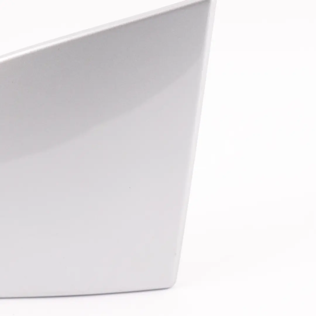 Tapa Bisagra Techo Derecha Plata Iridium - 775 para Mercedes W209 Cabrio con número de pieza A2097570606 Mercedes W209 Cabrio Tapa Bisagra Techo Derecha Plata Iridium - 775 - SKU A2097570606-IRS - Número de pieza A2097570606