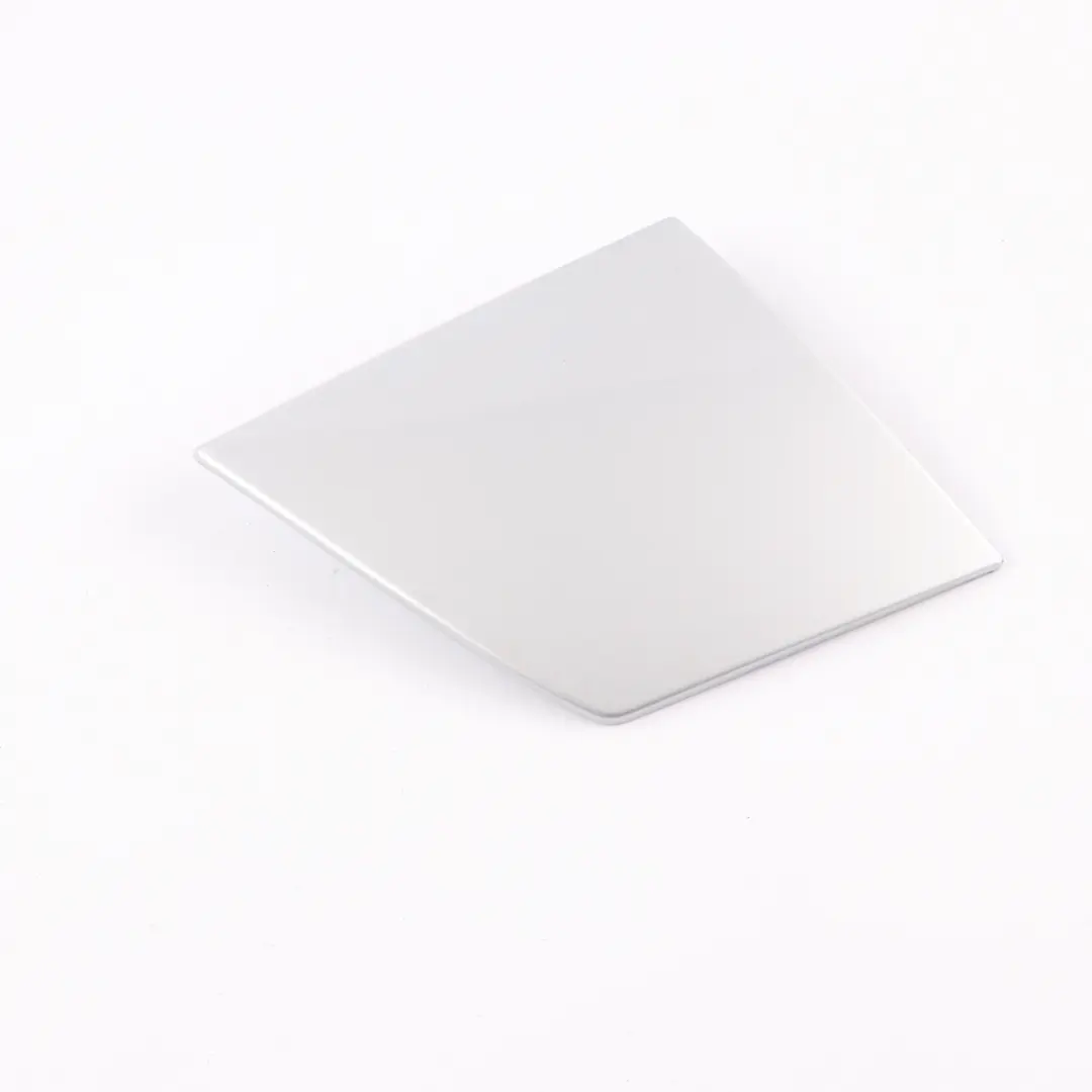 Tapa Bisagra Techo Derecha Plata Iridium - 775 para Mercedes W209 Cabrio con número de pieza A2097570606 Mercedes W209 Cabrio Tapa Bisagra Techo Derecha Plata Iridium - 775 - SKU A2097570606-IRS - Número de pieza A2097570606