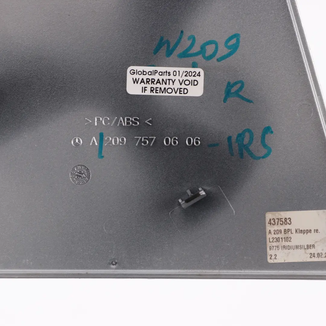 Tapa Bisagra Techo Derecha Plata Iridium - 775 para Mercedes W209 Cabrio con número de pieza A2097570606 Mercedes W209 Cabrio Tapa Bisagra Techo Derecha Plata Iridium - 775 - SKU A2097570606-IRS - Número de pieza A2097570606