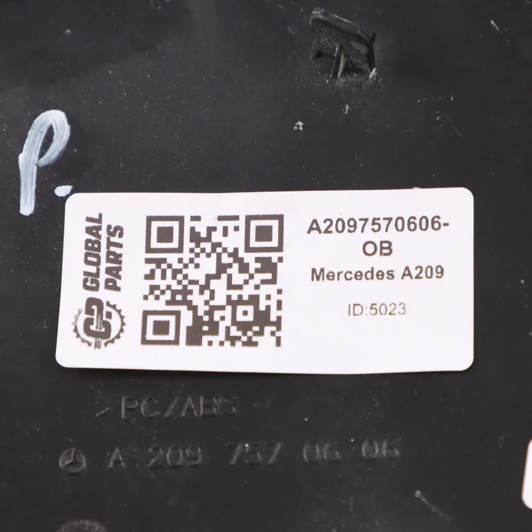Mercedes W209 Cabrio Cache charnière de toit droit Noir Obsidien Métallisé -197 - SKU A2097570606-OB - Numéro de pièce A2097570606