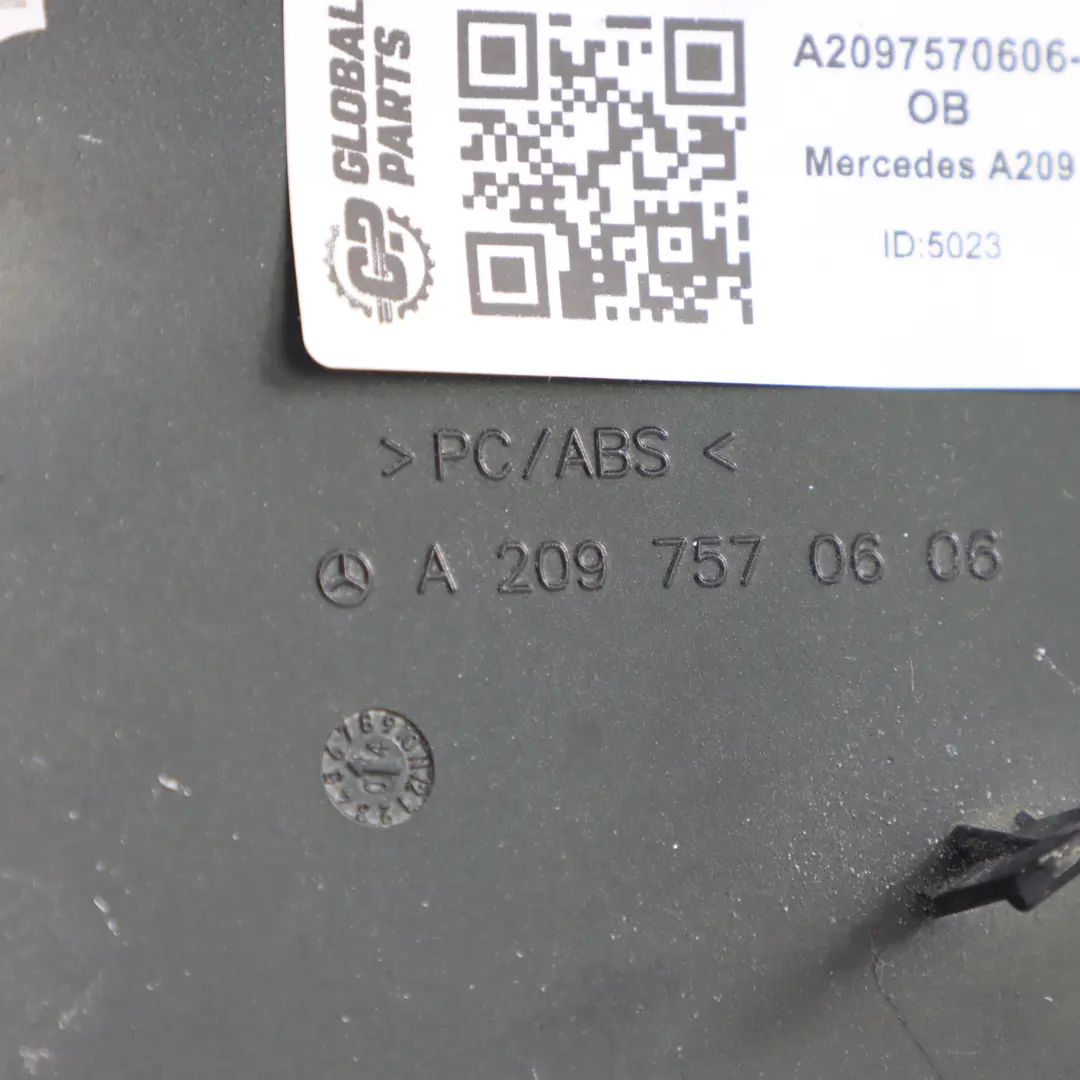 Mercedes W209 Cabrio Cache charnière de toit droit Noir Obsidien Métallisé -197 - SKU A2097570606-OB - Numéro de pièce A2097570606