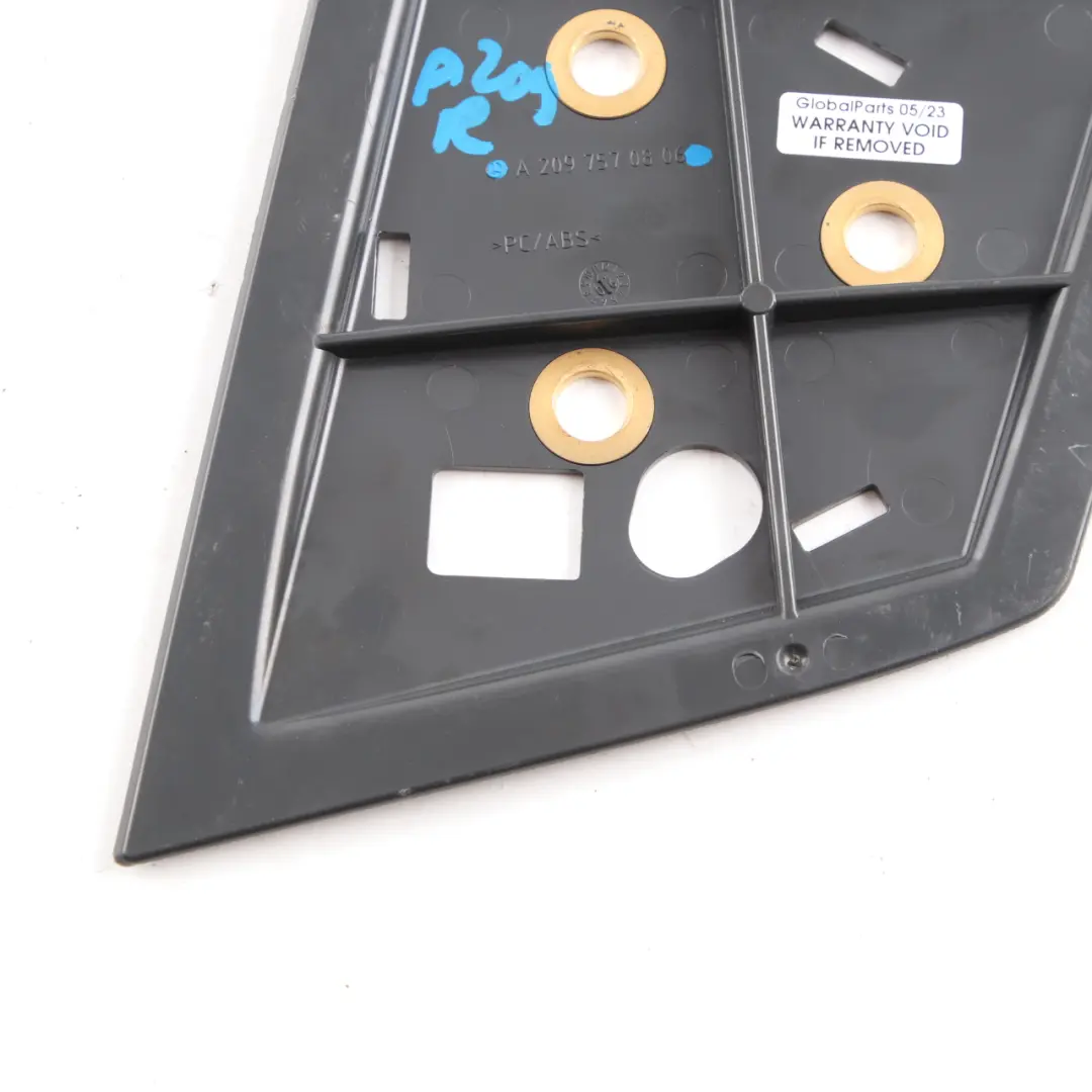 Coperchio cerniera flap destro per Mercedes CLK W209 Cabrio con numero di parte A2097570806 Mercedes CLK W209 Cabrio Coperchio cerniera flap destro - SKU A2097570806 - Numero di parte A2097570806