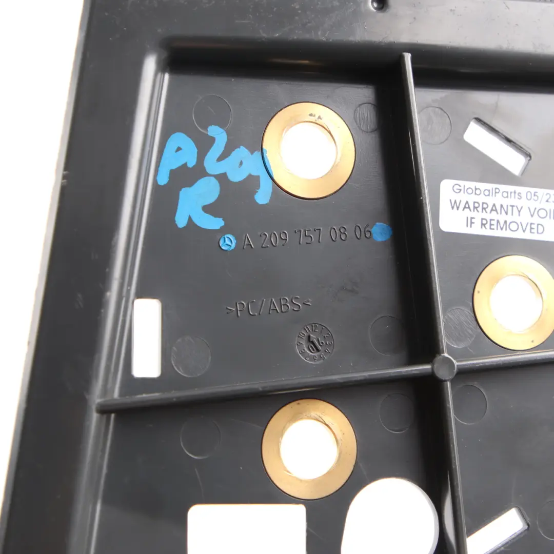 Couvercle de Charnière de Toit Pliant Droit pour Mercedes CLK W209 Cabriolet à propos du numéro de pièce A2097570806 Mercedes CLK W209 Cabriolet Couvercle de Charnière de Toit Pliant Droit - SKU A2097570806 - Numéro de pièce A2097570806