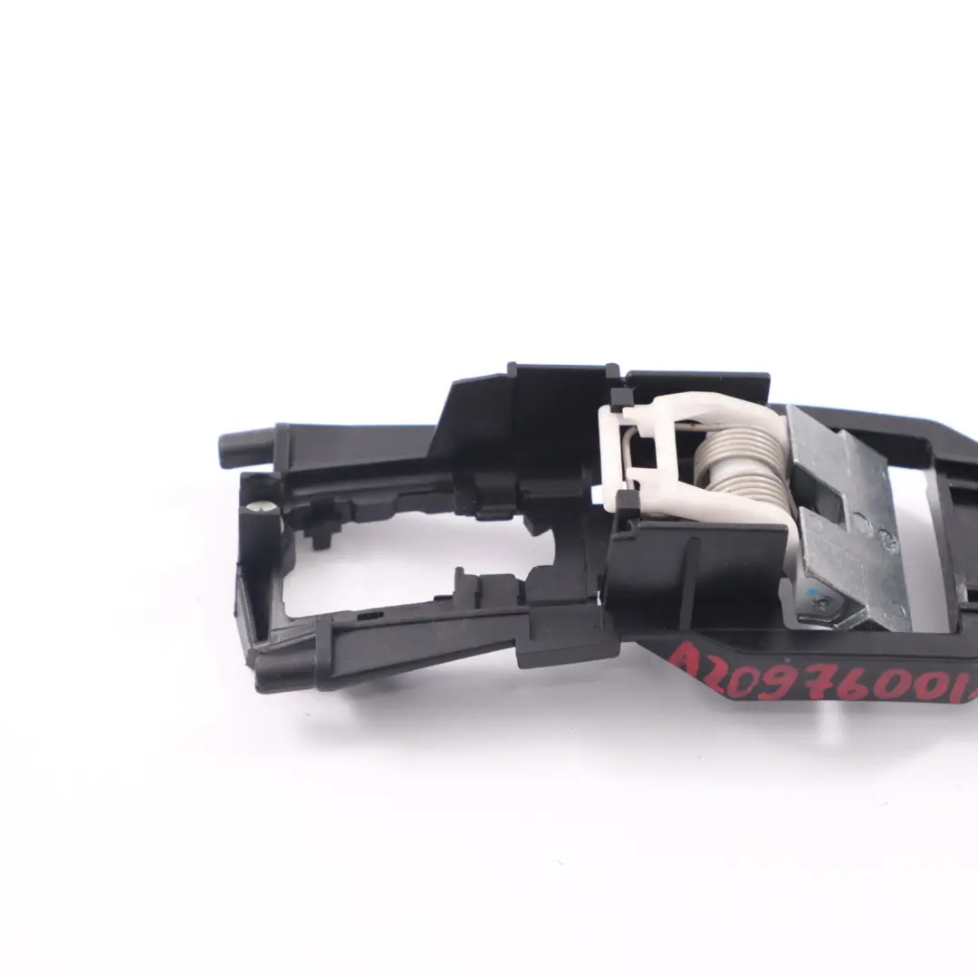 Mercedes CLK W209 Podstawa Klamki Drzwi Przód Lewy Wspornik - SKU A2097600134-2 - Numer Części A2097600134