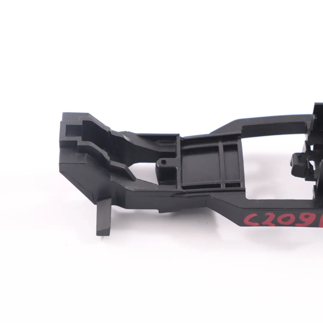 Mercedes CLK W209 Podstawa Klamki Drzwi Przód Prawy Wspornik - SKU A2097600234-1 - Numer Części A2097600234