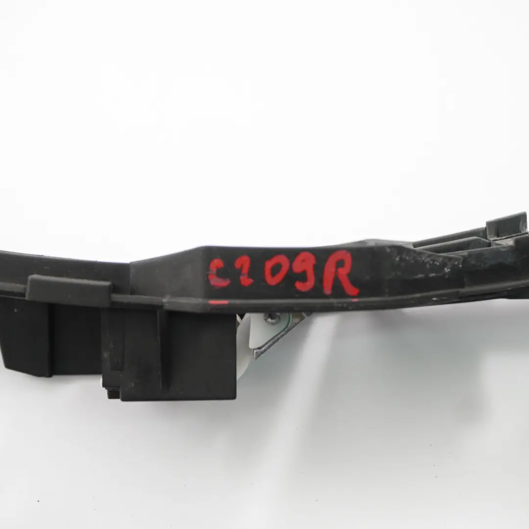 Türgriffsockel Vorne Rechts Halterung Lager für Mercedes CLK W209 mit Teilenummer A2097600234 Mercedes CLK W209 Türgriffsockel Vorne Rechts Halterung Lager - SKU A2097600234 - Teilenummer A2097600234