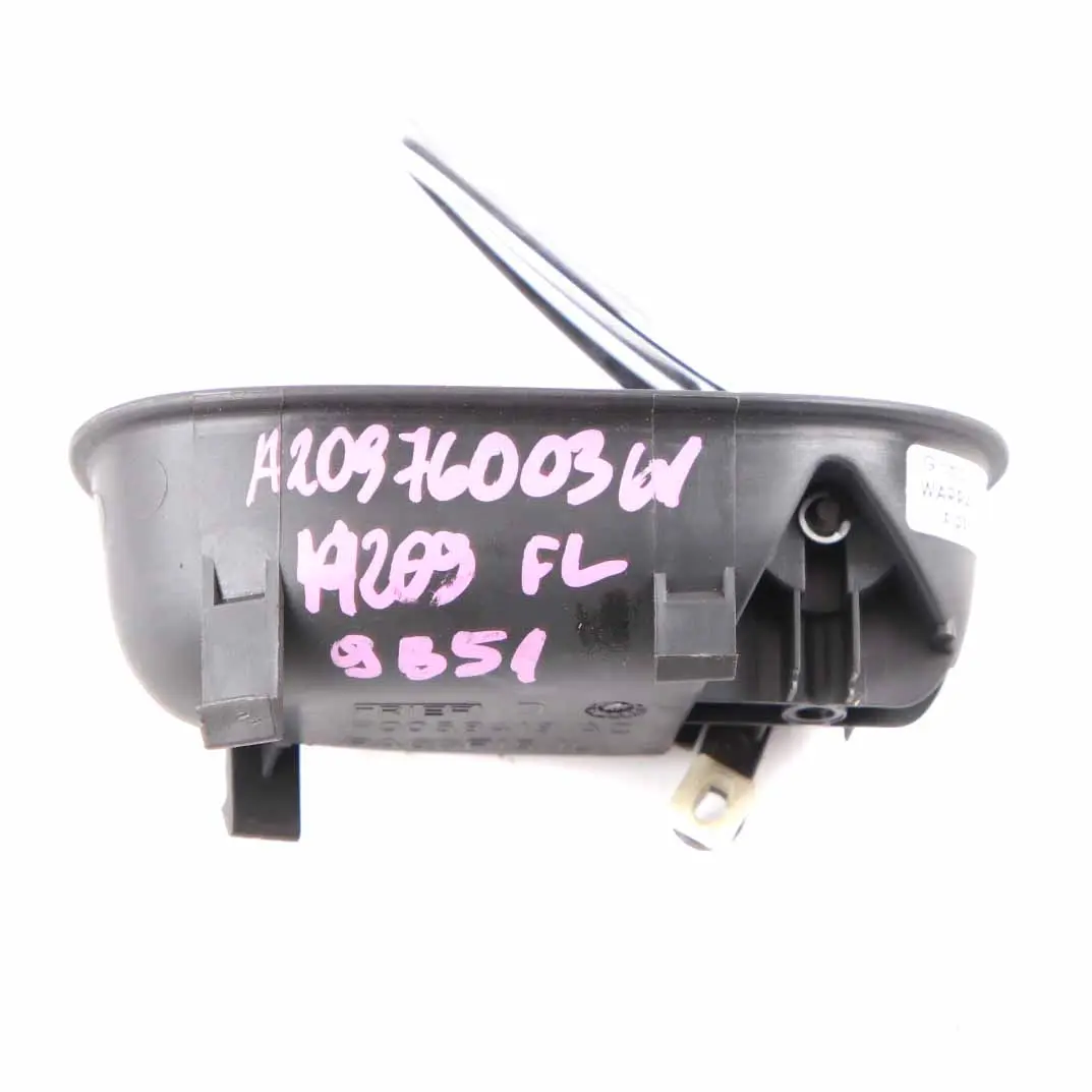 Tirador abrepuertas Mercedes W209 Delantero Izquierdo Embellecedor para con número de pieza A2097600361 Tirador abrepuertas Mercedes W209 Delantero Izquierdo Embellecedor - SKU A2097600361 - Número de pieza A2097600361