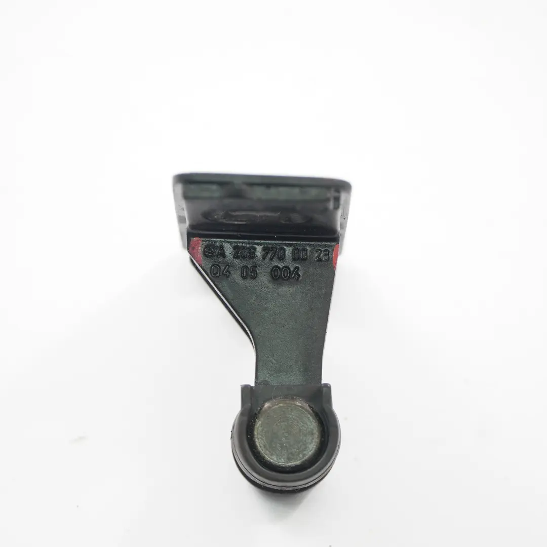 Dachverriegelung Pin Halterung Klinke Hinten Links Rechts für Mercedes W209 Cabrio mit Teilenummer A2097700028 Mercedes W209 Cabrio Dachverriegelung Pin Halterung Klinke Hinten Links Rechts - SKU A2097700028 - Teilenummer A2097700028