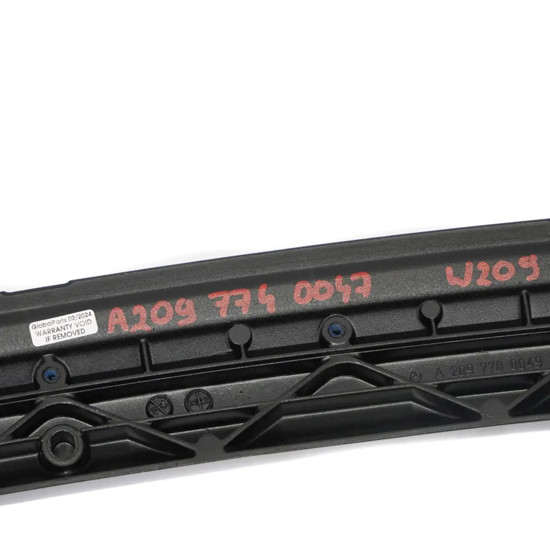 Plaque de base arrière de toit pliant Moulage pour Mercedes A209 à propos du numéro de pièce A2097700049 Mercedes A209 Plaque de base arrière de toit pliant Moulage - SKU A2097700049 - Numéro de pièce A2097700049