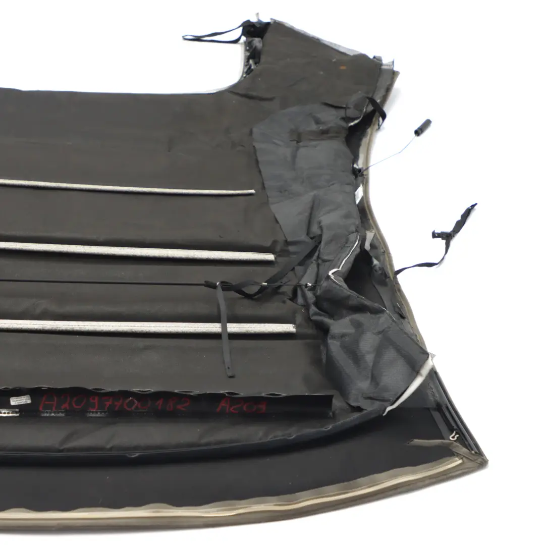 Soft Top Mercedes A209 Convertible Techo Plegable Tela Cubierta Gris para con número de pieza A2097700182 Soft Top Mercedes A209 Convertible Techo Plegable Tela Cubierta Gris - SKU A2097700182 - Número de pieza A2097700182