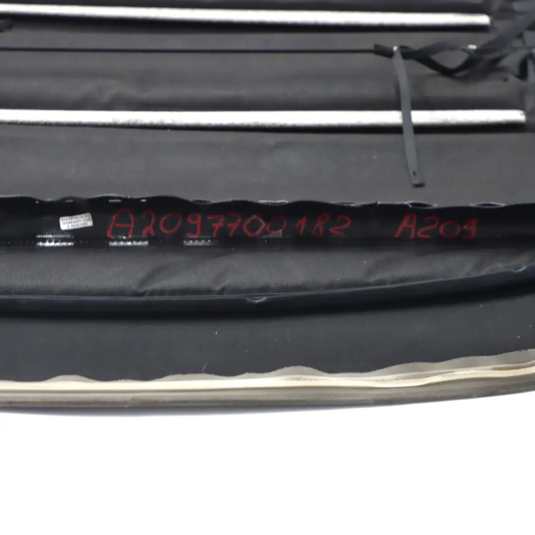 Soft Top Mercedes A209 Convertible Techo Plegable Tela Cubierta Gris para con número de pieza A2097700182 Soft Top Mercedes A209 Convertible Techo Plegable Tela Cubierta Gris - SKU A2097700182 - Número de pieza A2097700182