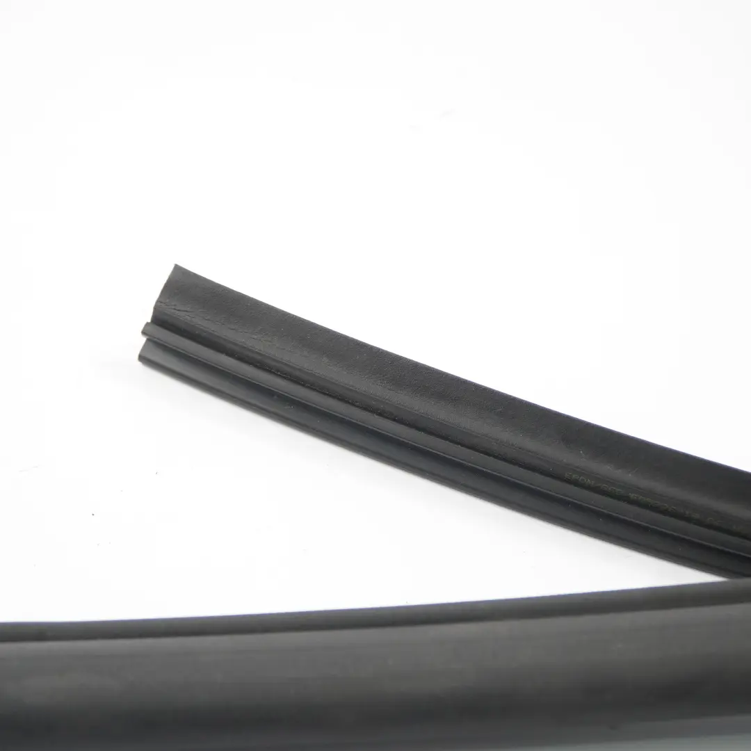 Mercedes W209 Cabrio tetto anteriore sinistra guarnizione di tenuta A2097700298 - SKU A2097700198 - Numero di parte A2097700198