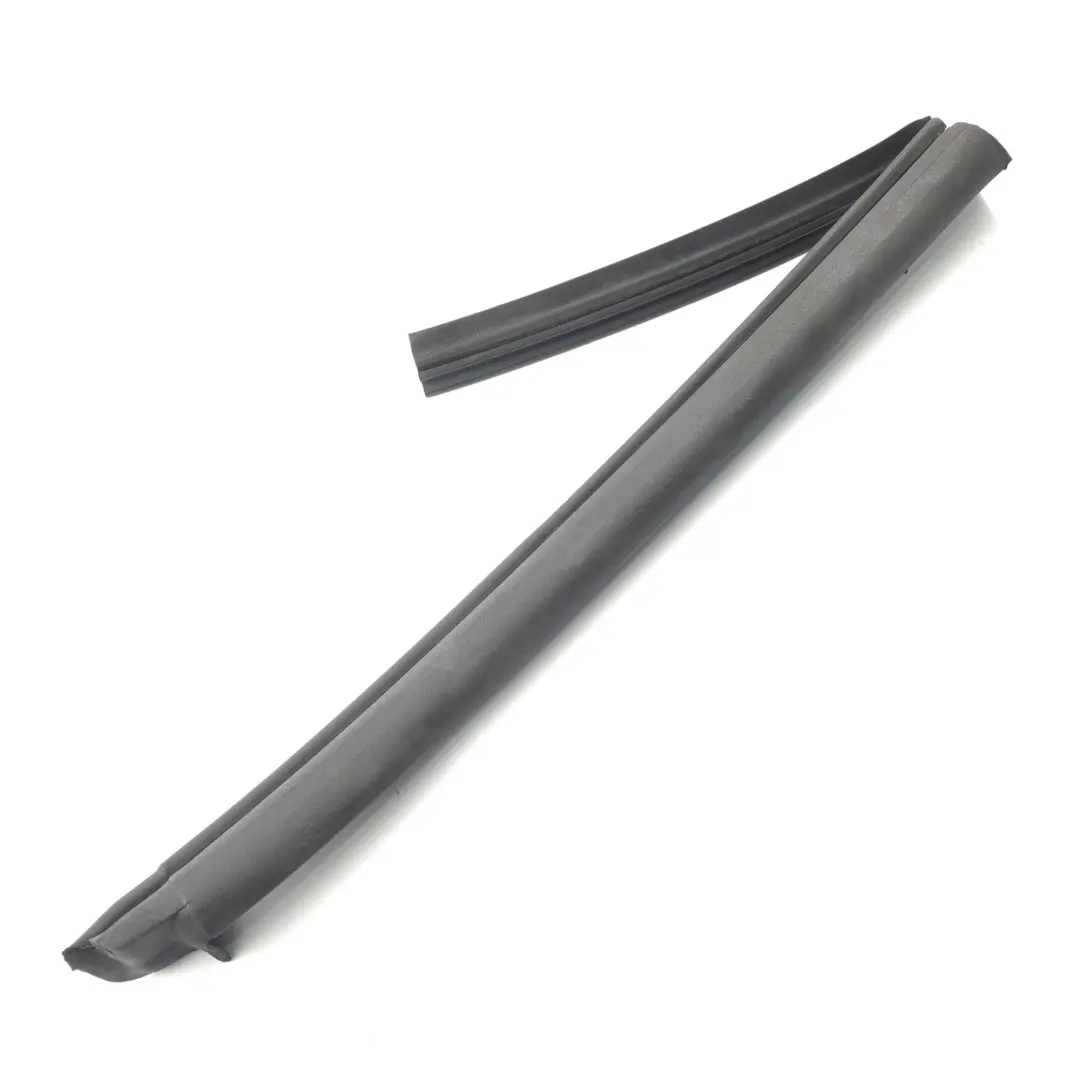 Joint d'étanchéité avant gauche du toit du cabriolet pour Mercedes W209 à propos du numéro de pièce A2097700198 Mercedes W209 Joint d'étanchéité avant gauche du toit du cabriolet - SKU A2097700198 - Numéro de pièce A2097700198